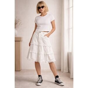 MSRP $95 ✨ Zana Di White Eyelet Tiered Skirt – Size 9 | Knee Length ✨